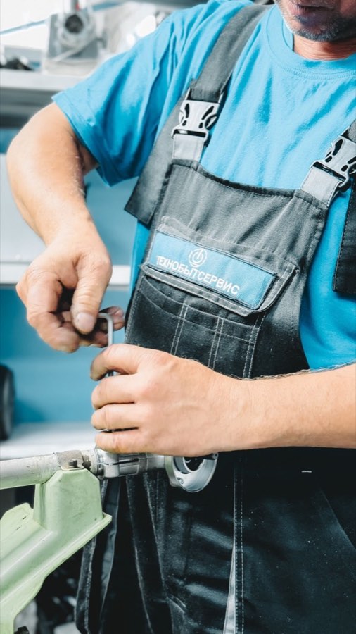 Pipe repair with wrench