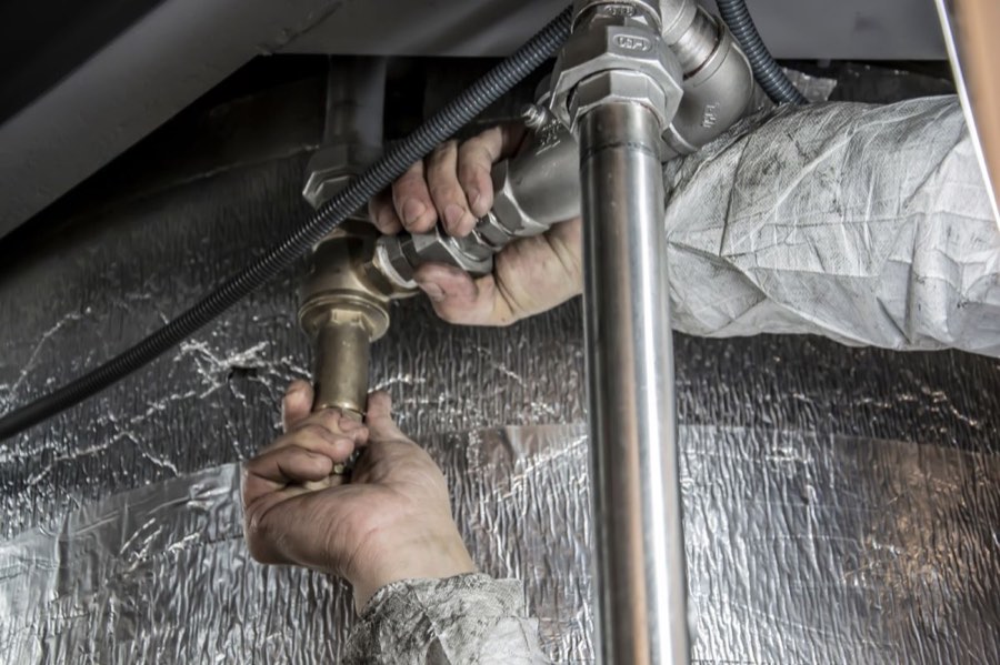 Installing steel pipe fittings